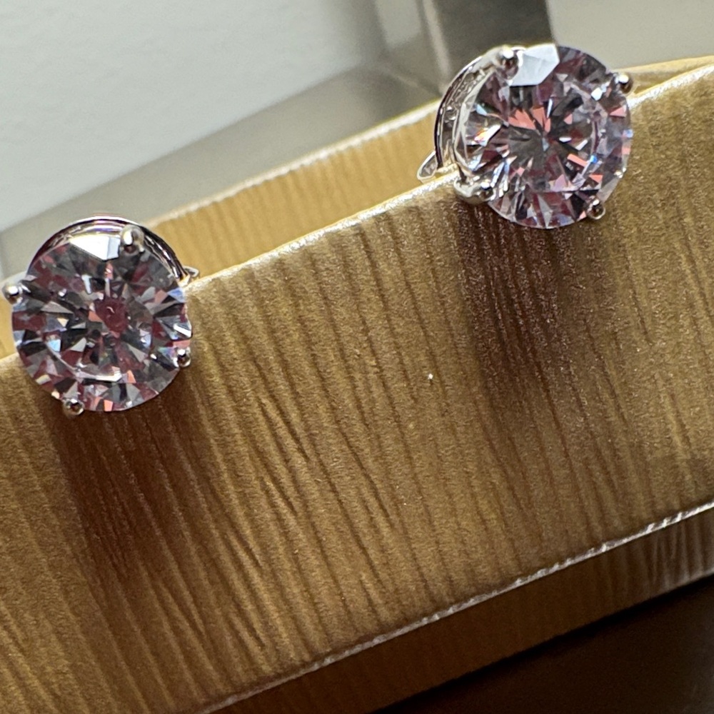 Elegant Silver Stud Earrings - Picture 5 of 10